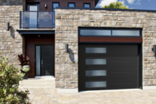 House with Garaga Vog garage door model