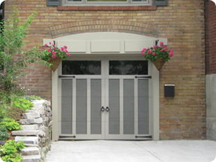 Eastman E-13 garage door